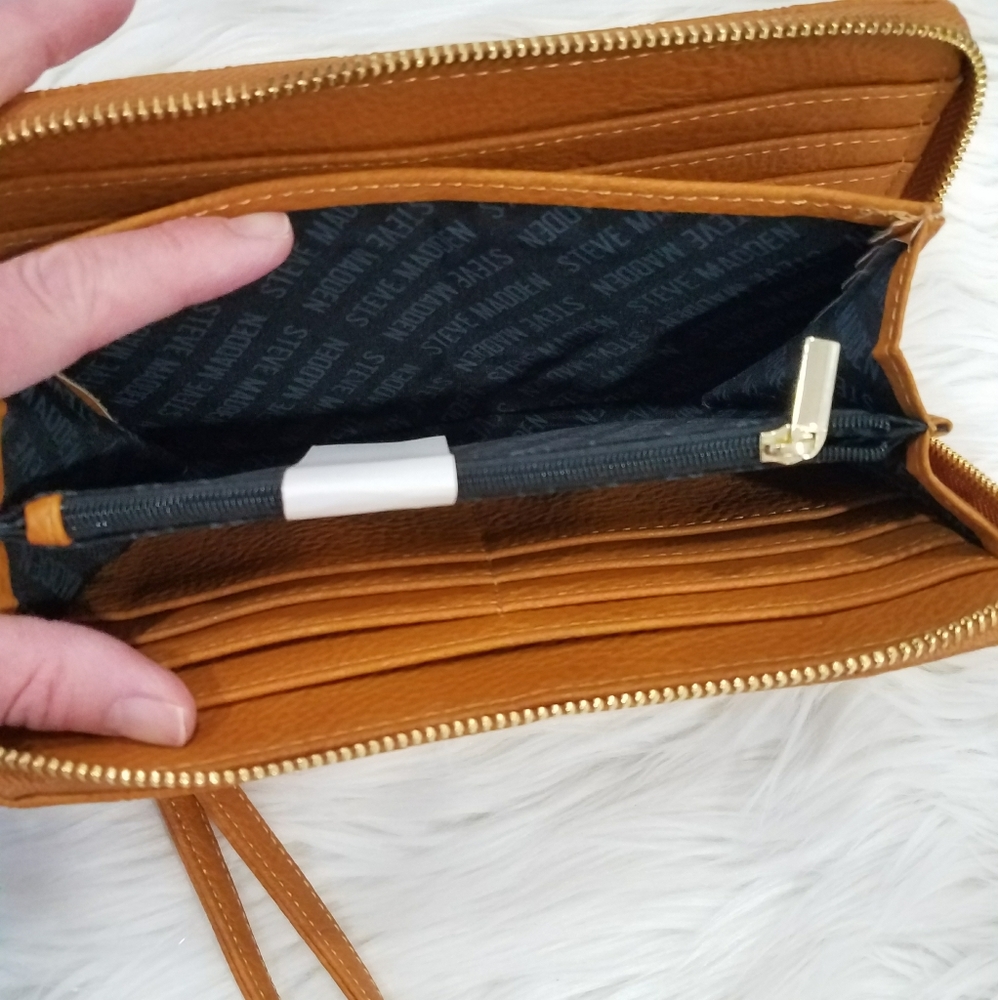 Nwot steve madden zipper wristlet wal… - Picture 2 of 11